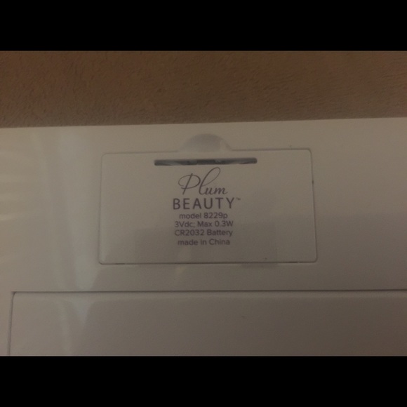 Plum Beauty compact LED tri fold mirror travel - Picture 8 of 9